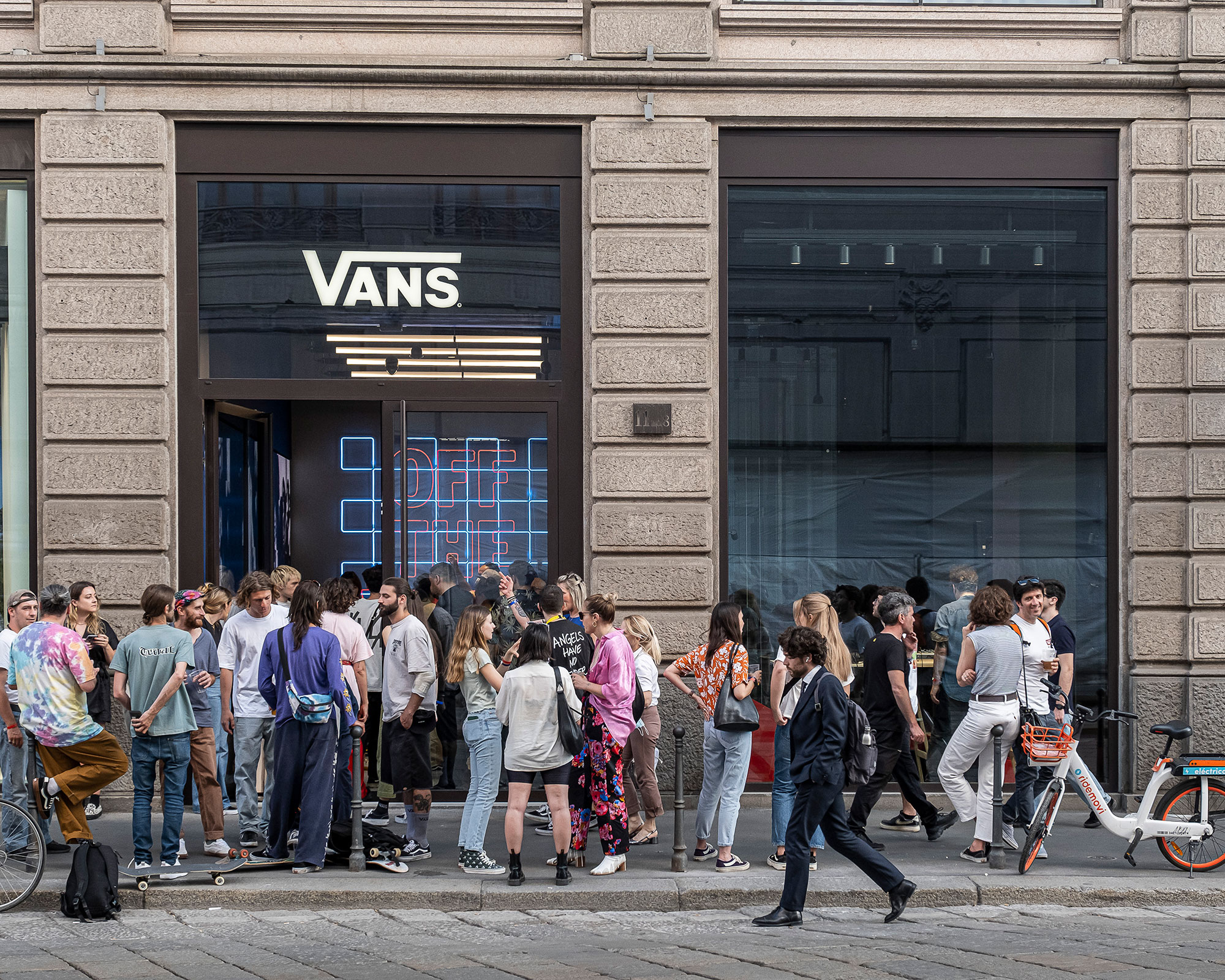 circulatie als Vul in Vans has opened a new store in the heart of Milan - The Pill Outdoor Journal