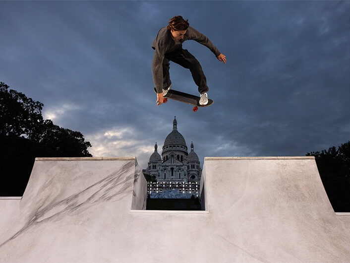 Vans debutta con una monumentale installazione di skate a Parigi