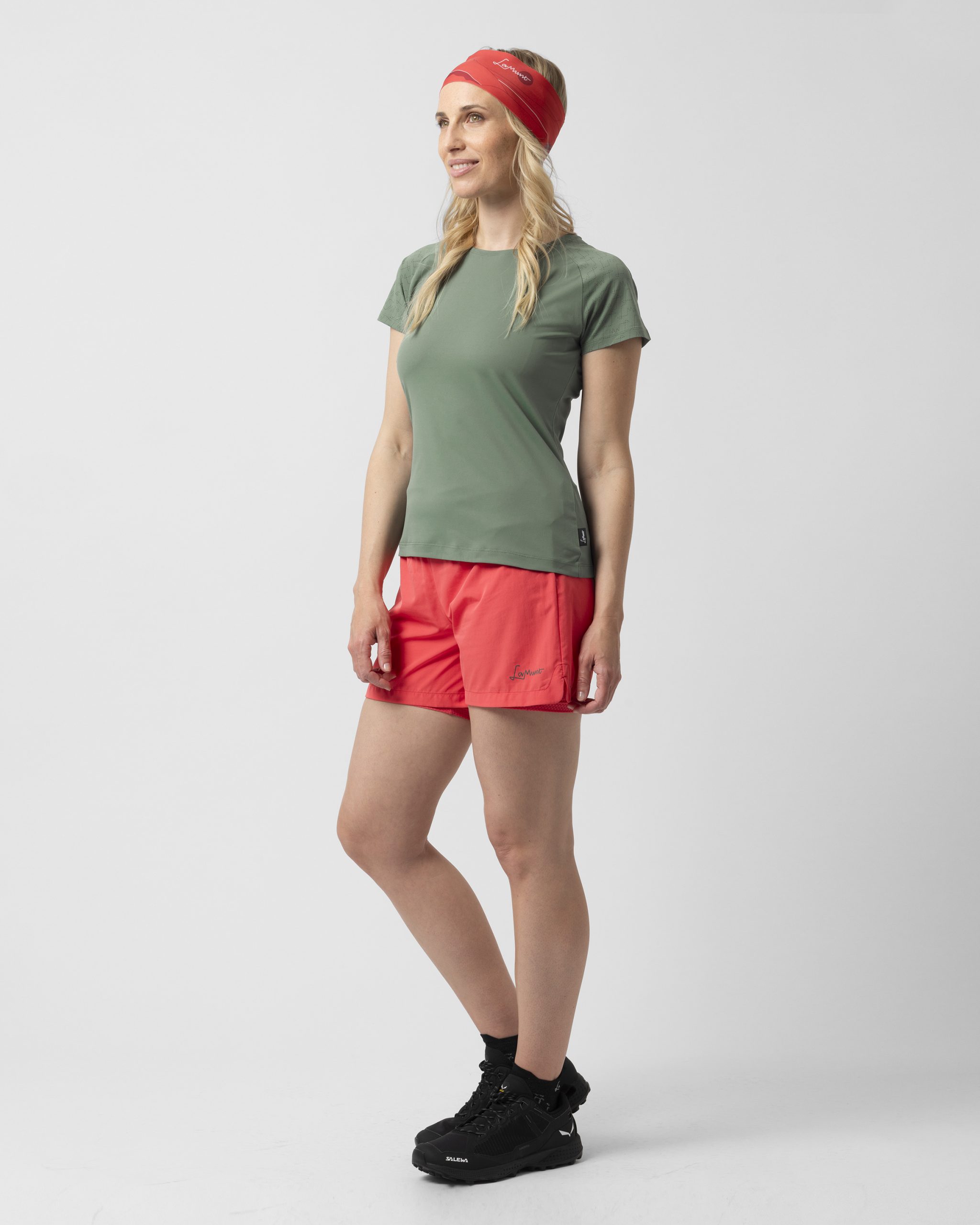 LaMunt_SS26_Martha fascia arty_berry red_Teresa pantaloncini leggeri 2in1 II_berry red_Lara maglietta iconic_duck green